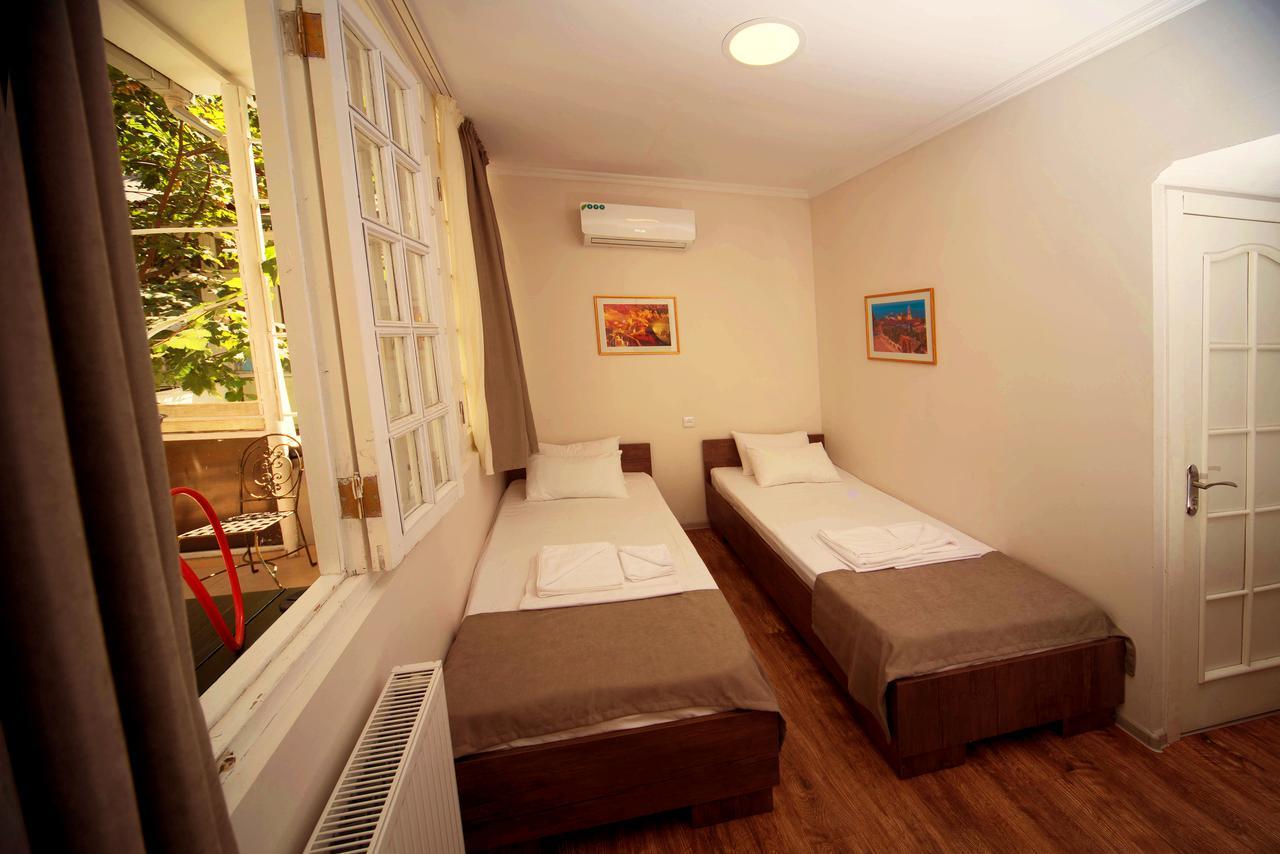 Bon Voyage Hostel Tbiliszi Kültér fotó